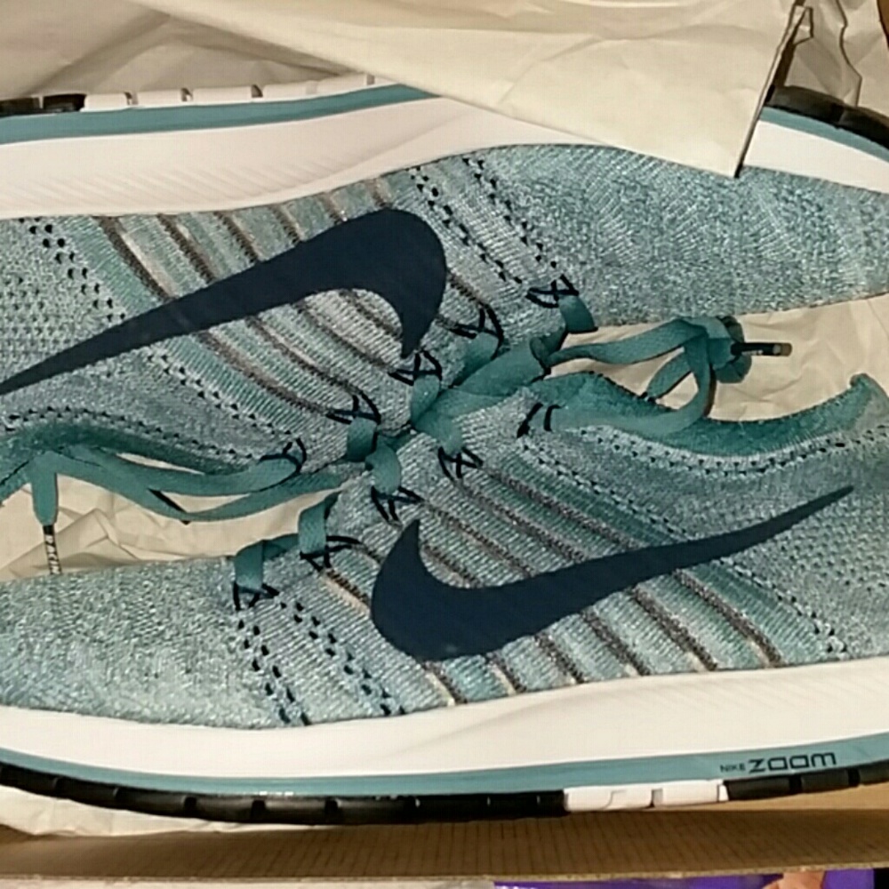 Nike - Picture 2 of 6